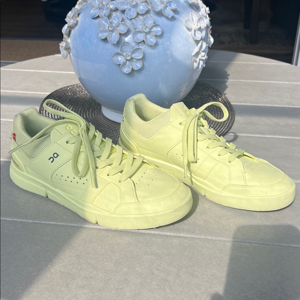 The Roger Cloudtec ON Athletic Shoe.